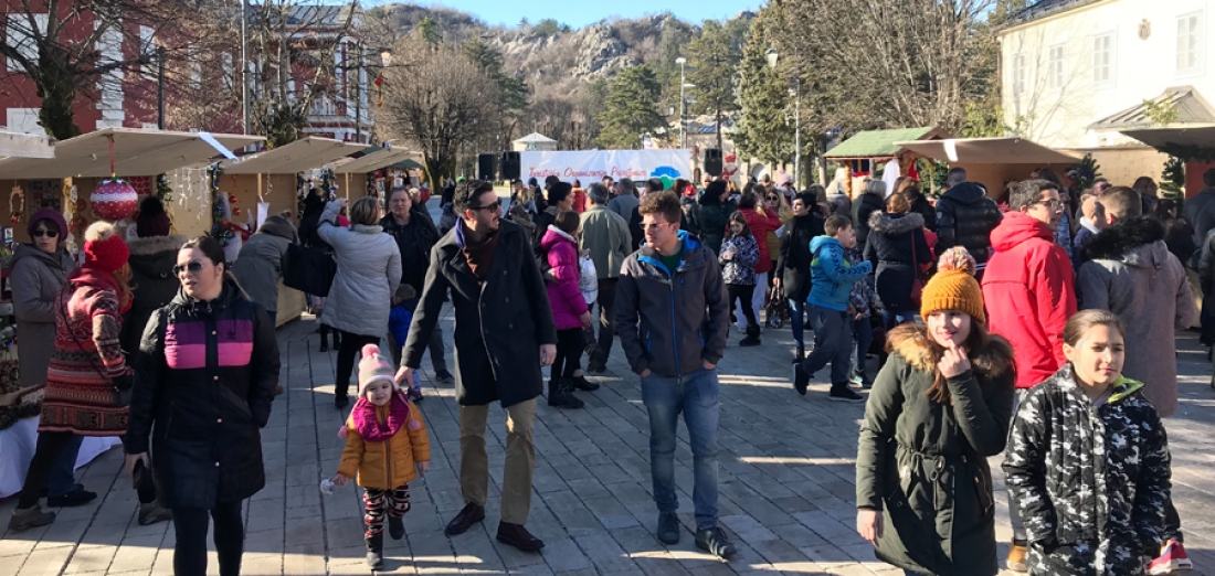 Cetinje: Novogodišnji bazar na dvorskom trgu