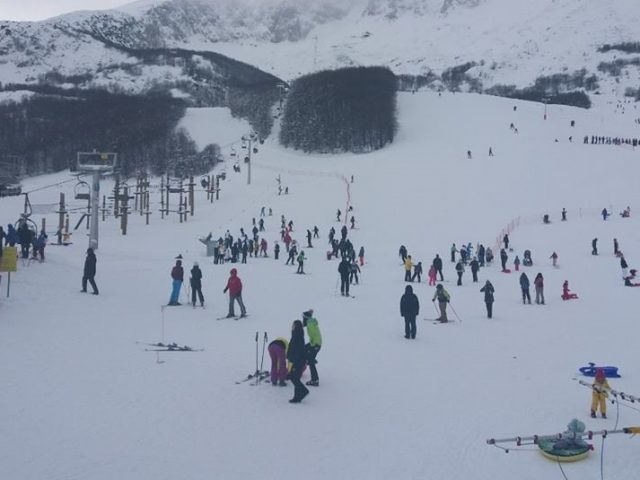 Pola metra utabanog snijega na Savinom kuku i 2000 skijaša