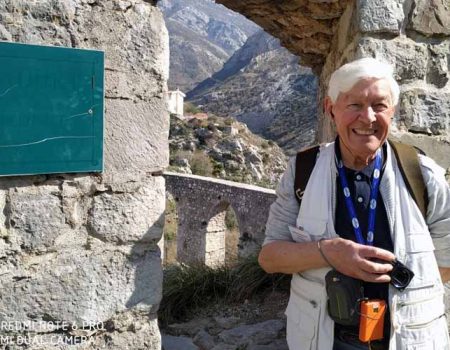 Na starobarskim zidinama: Susret sa gospodinom Džonom, turističkim vodičem u devetoj deceniji