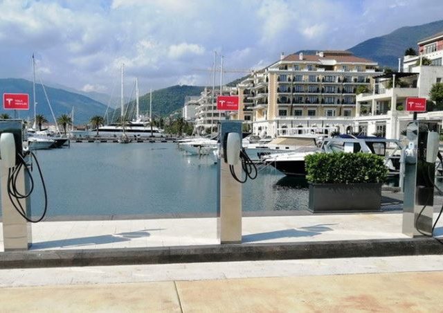 Tesla punjači za električne automobile u Porto Montenegru