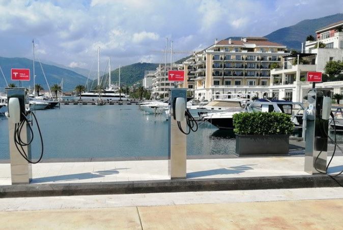 Tesla punjači za električne automobile u Porto Montenegru