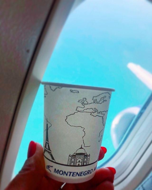 Montenego Airlines ukinuo upotrebu plastičnih čaša na letovima