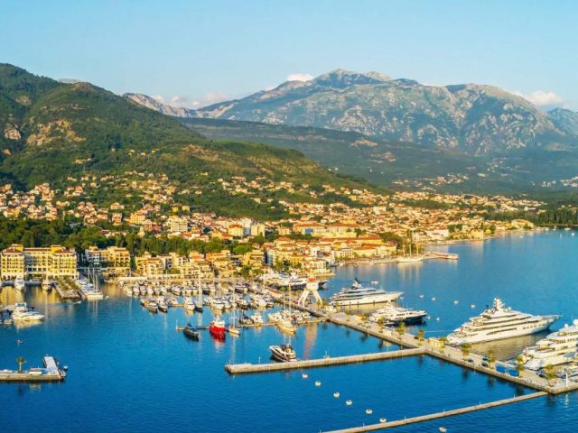 The Times: Crna Gora – zemlja gdje morate kupiti nekretninu