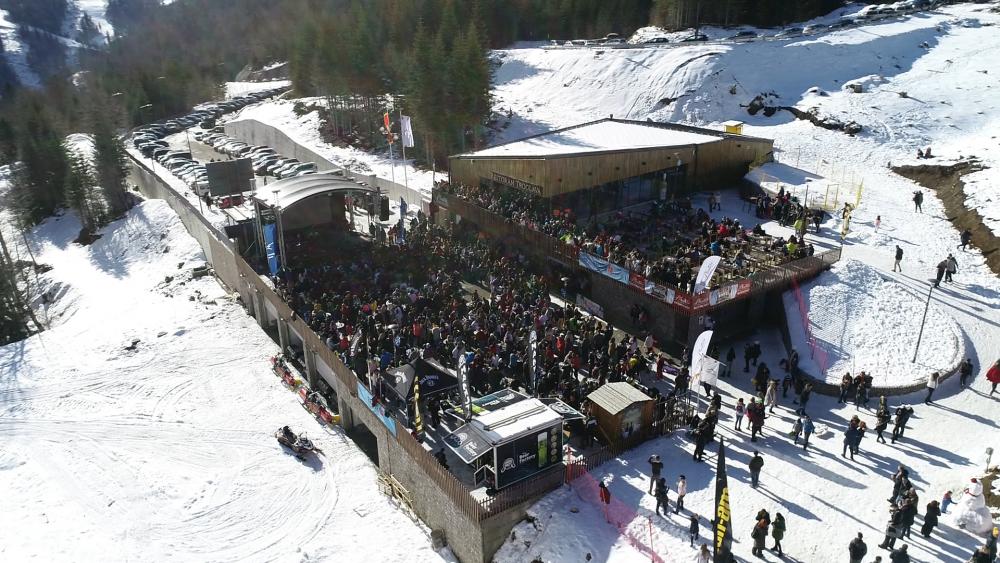 Zabavno na skijalištu Kolašin 1600: Više od 1500 ljudi na koncertu Rozge