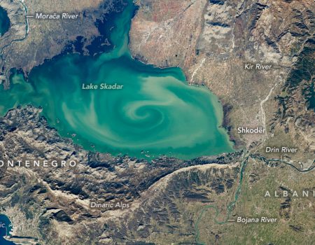 NASA iz svemira snimila zanimljivu prirodnu pojavu u Skadarskom jezeru