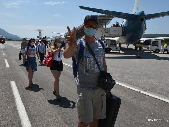 Na tivatski aerodrom danas stiglo 153 putnika iz Ukrajine