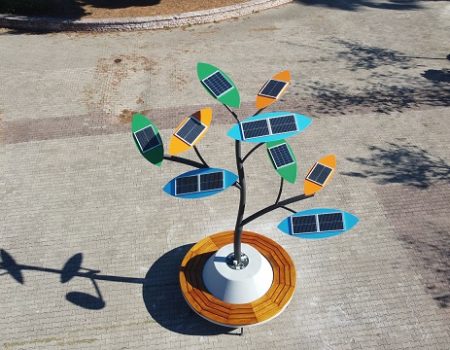 Postavljeno solarno stablo u Baru