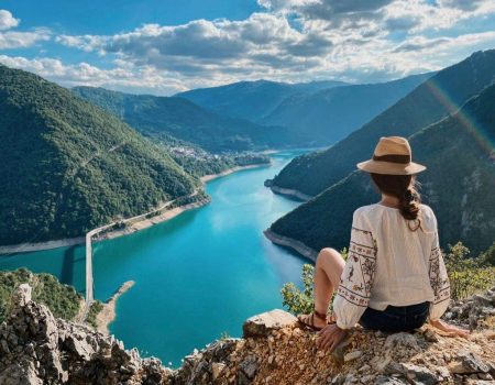 Crna Gora zemlja moćnih vrhova i tirkiznog mora – kao bajka