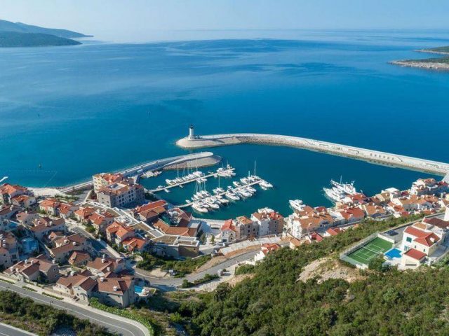 Pođite do Tivta i Luštica bay, čeka vas “muzej na točkovima”