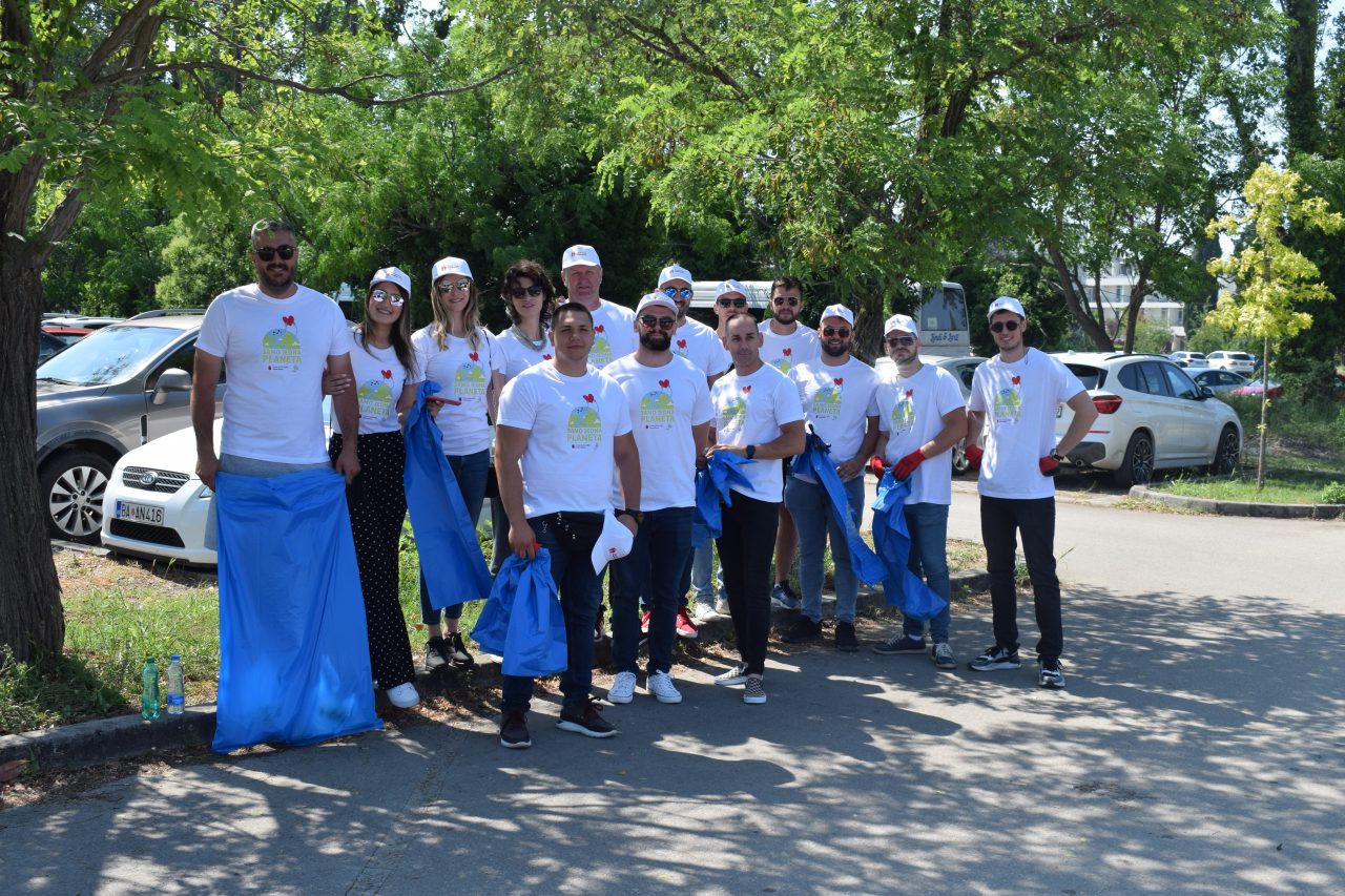 Za čistiju obalu: Volonteri sakupljali otpad u Ulcinju