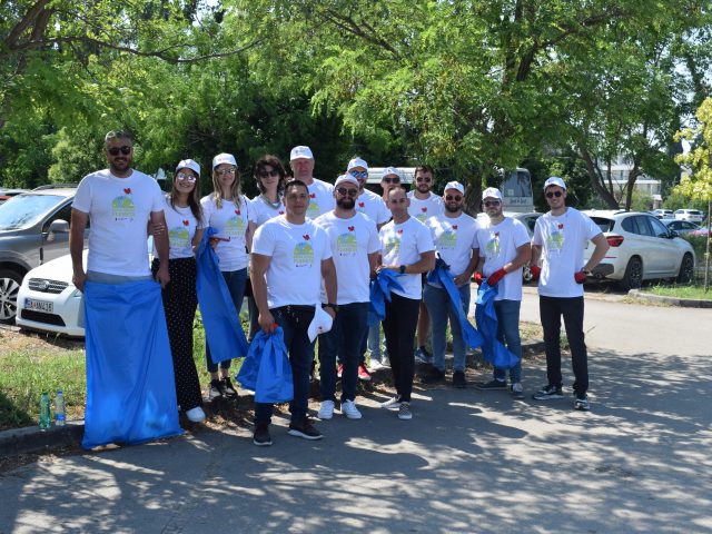 Za čistiju obalu: Volonteri sakupljali otpad u Ulcinju