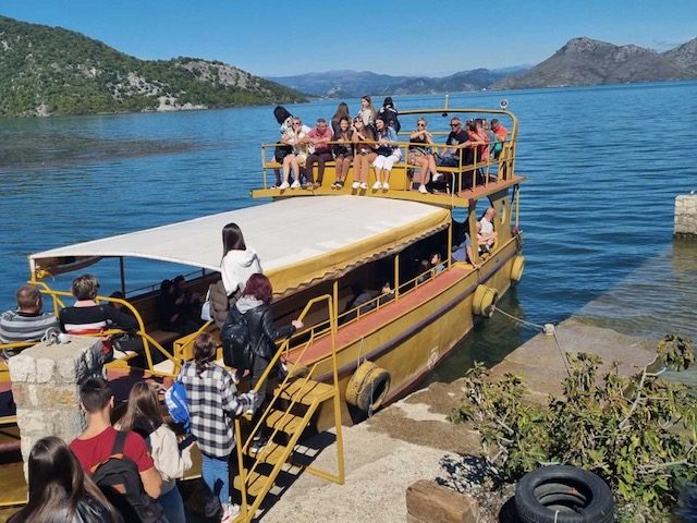 TO Bar: Na krstarenje Skadarskim jezerom sa učenicima srednje škole