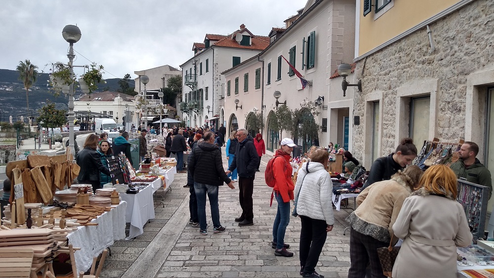 microbiology an introduction 10th edition