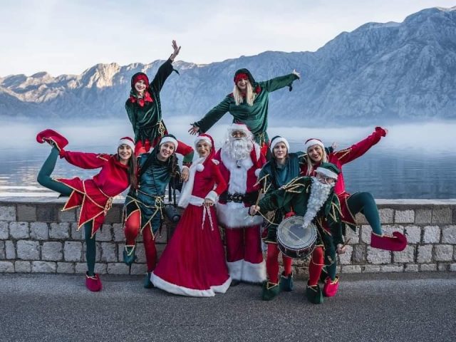 Pogledajte kako su Djed Mraz i družina najavili Dječiju Novu godinu u Kotoru