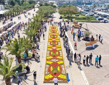 Bar: Dan Evrope i tepih cvijeća na obali mora