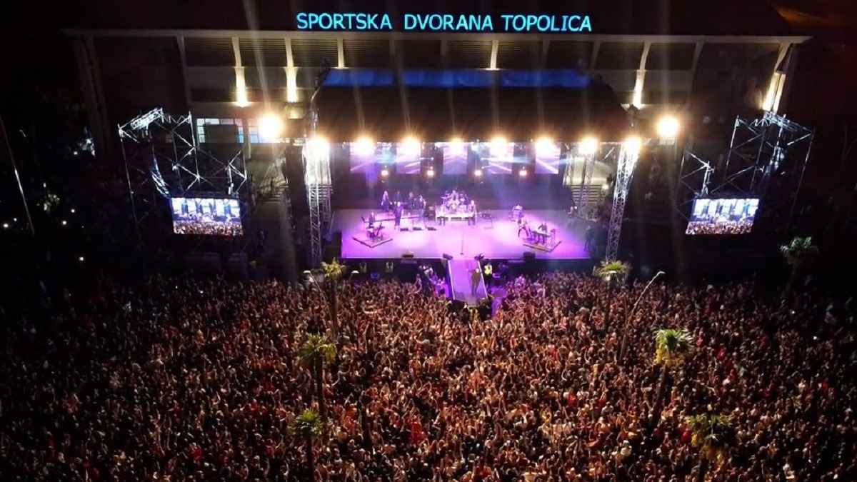 Na koncertu Zdravka Čolića u Baru više od 25.000 ljudi