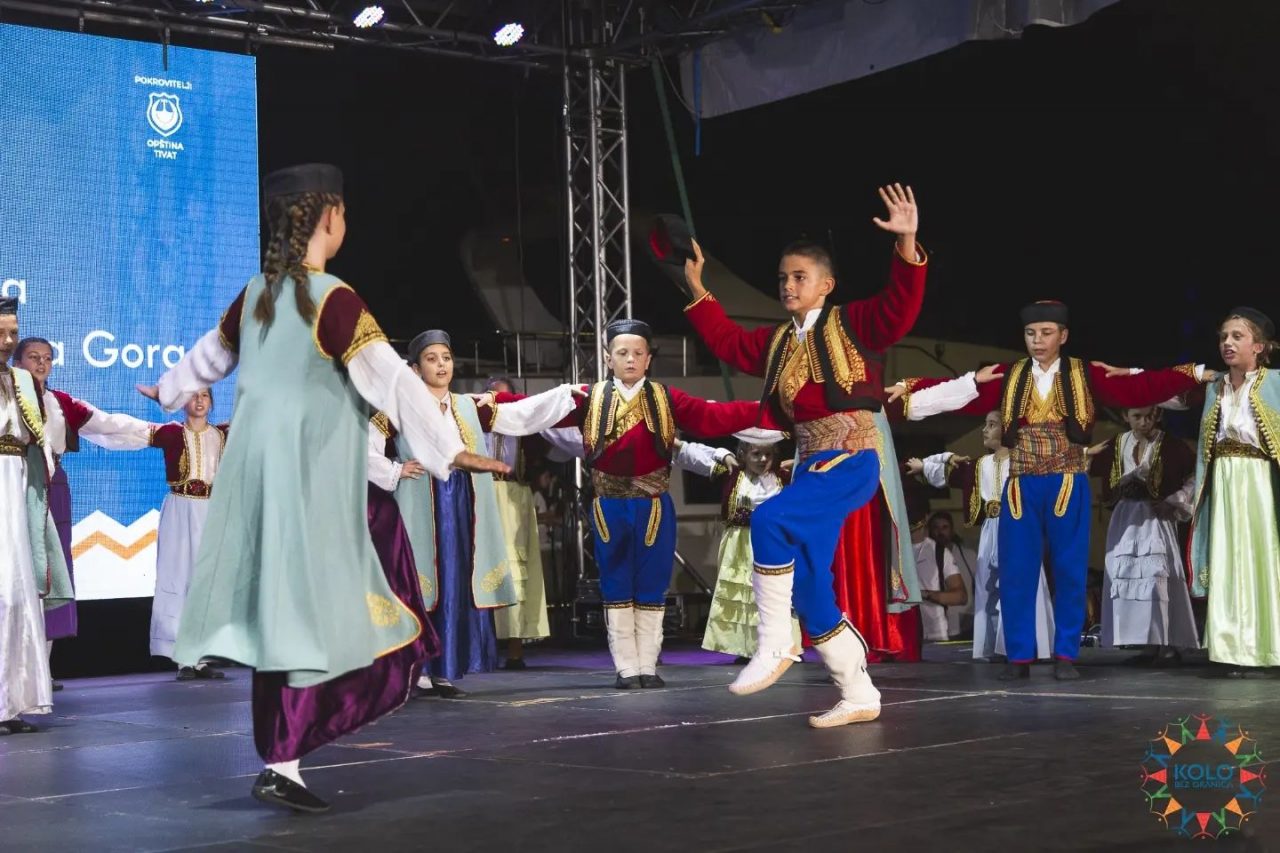 Festival folklora ,,Kolo bez granica” u Tivtu