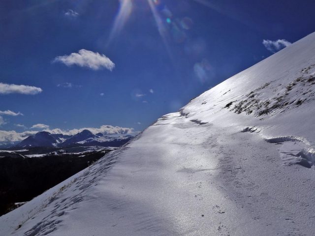 Suncem obasjana Bjelasica: Održan 7. planinarski pohod na skijama i krpljama