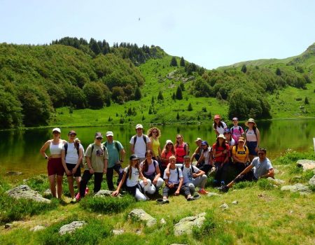 Posjetioci NP Biogradska gora uživali u drugoj promotivnoj pješačkoj turi do Pešića jezera