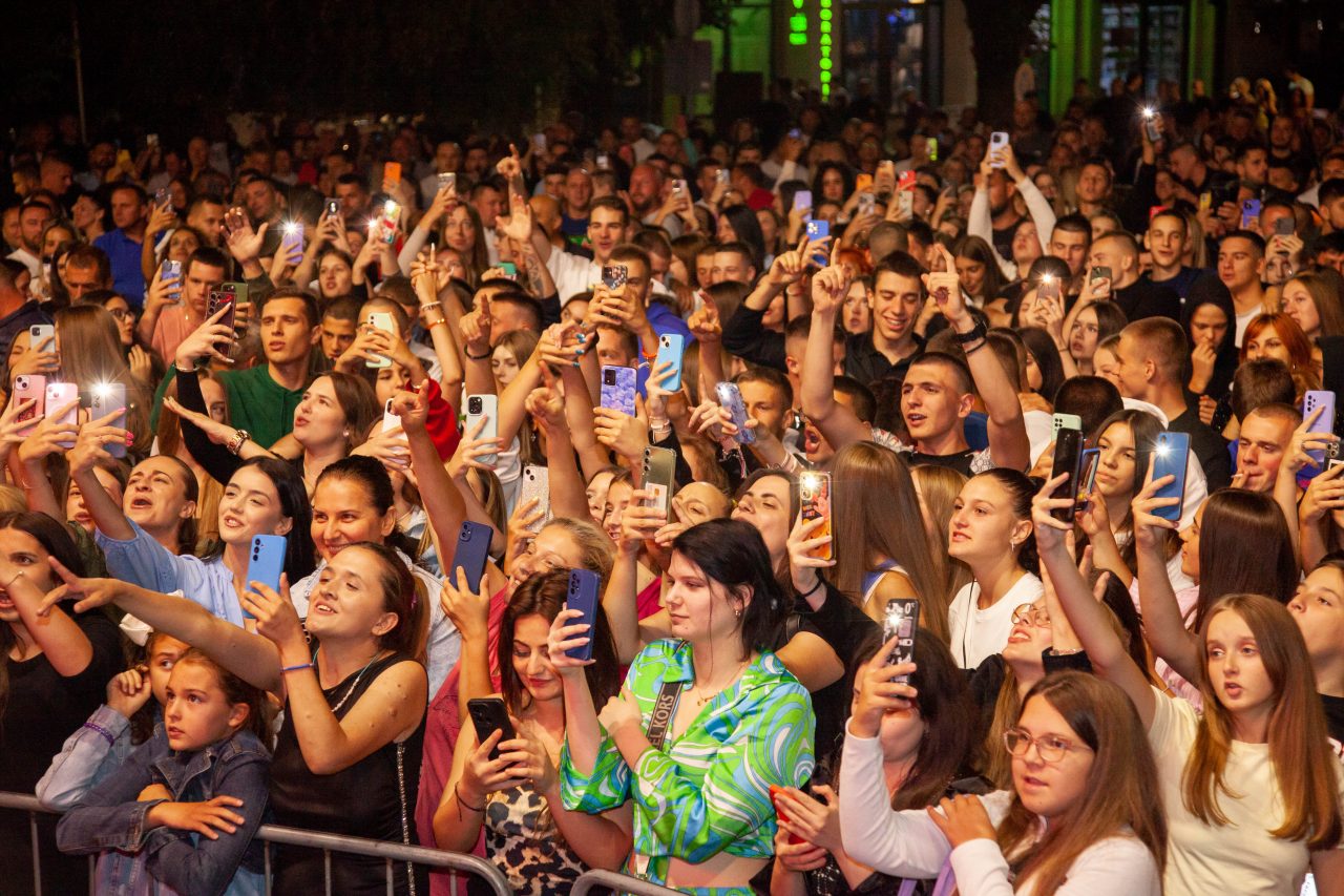 Jul u Kolašinu bolji u odnosu na prošlu godinu, koncert na trgu okupio brojne goste