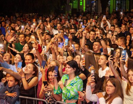 Jul u Kolašinu bolji u odnosu na prošlu godinu, koncert na trgu okupio brojne goste