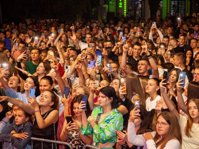 Jul u Kolašinu bolji u odnosu na prošlu godinu, koncert na trgu okupio brojne goste