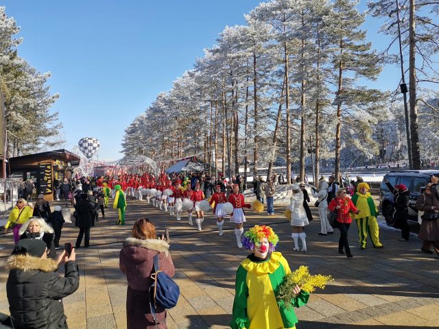 Mimozom okićen i Zlatibor: Hercegnovska fešta sve popularnija