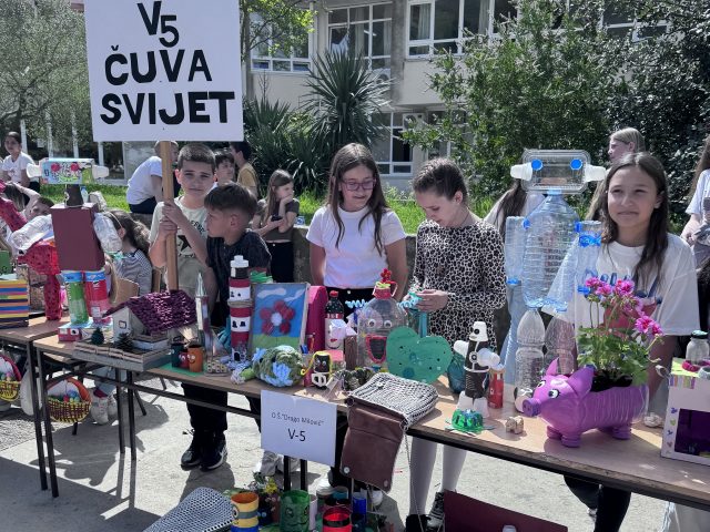 Dan planete Zemlje: TO Tivat poklonila izlet eko-brodom učenicima OŠ “Drago Milović”