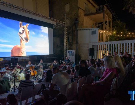 Prvi put u Crnoj Gori: Muzički bioskop oduševio mališane u Luštici Bay i Donjoj Lastvi