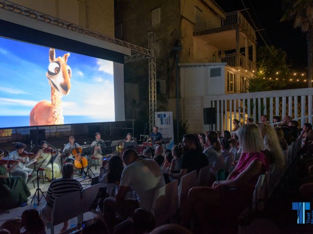 Prvi put u Crnoj Gori: Muzički bioskop oduševio mališane u Luštici Bay i Donjoj Lastvi