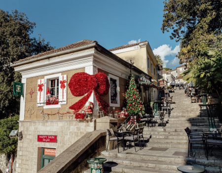 TO Herceg Novi dodijelila nagrade pobjednicima konkursa“ Izlozi pričaju prazničnu bajku”