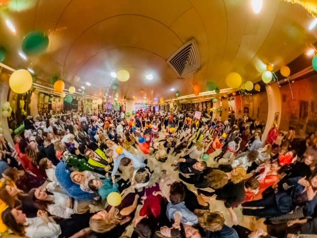 „Chat gpt“ i „Ko će gledat ove jade“ pobjednici maskenbala 57. Praznika mimoze