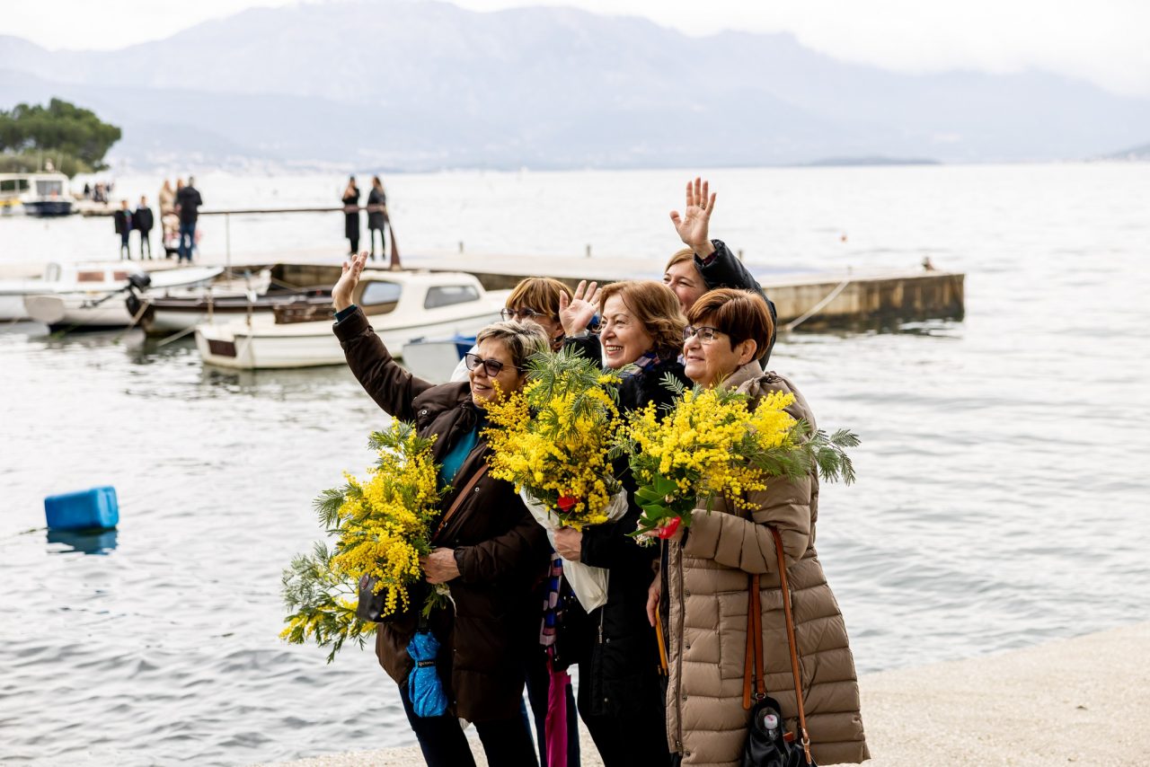 Fešta jača od kiše: Posjetioci iz cijelog regiona na Berbi mimoze