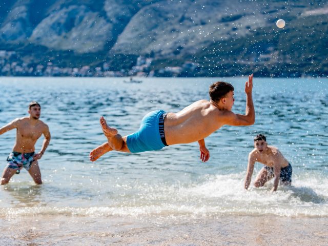 Picigin na Prazniku mimoze: Kad balun poleti, zima prestaje