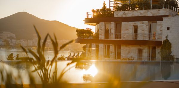 Infinity Pool & Tapas – Novi večernji ritual iznad Budve