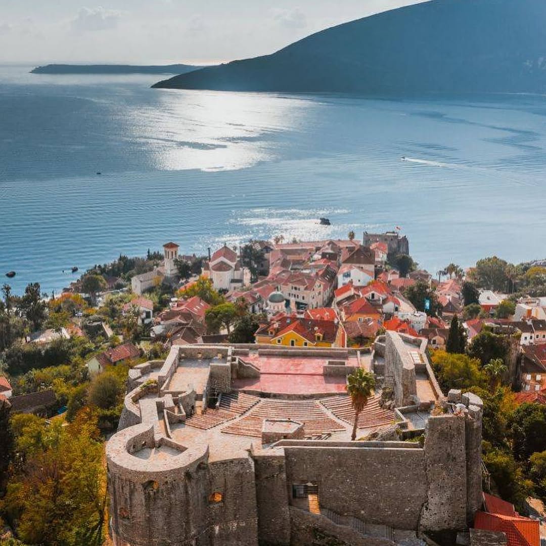 Herceg Novi je muzička destinacija ljeta: Bryan Adams, Gipsy Kings, Amira Medunjanin i Rosenberg Trio na Kanli Kuli