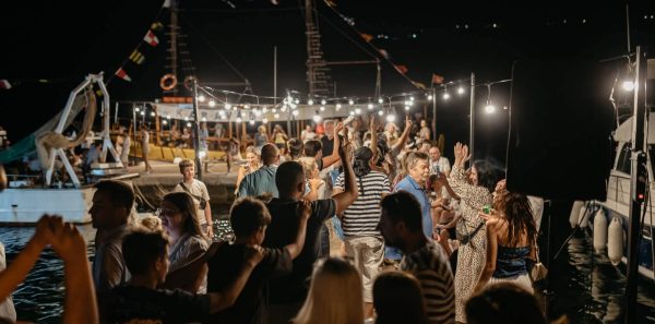Ako se ljeto po prvoj fešti poznaje…Herceg Novi otvorio sezonu dobre zabave