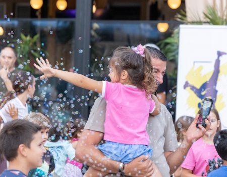 Prvi Tivat Street Art festival otvorio gradske trgove umjetnošću i spektakularnim uličnim performansima