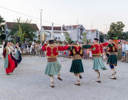 Kulturno-zabavnim programom otvoren rekonstruisani trg u Radovićima