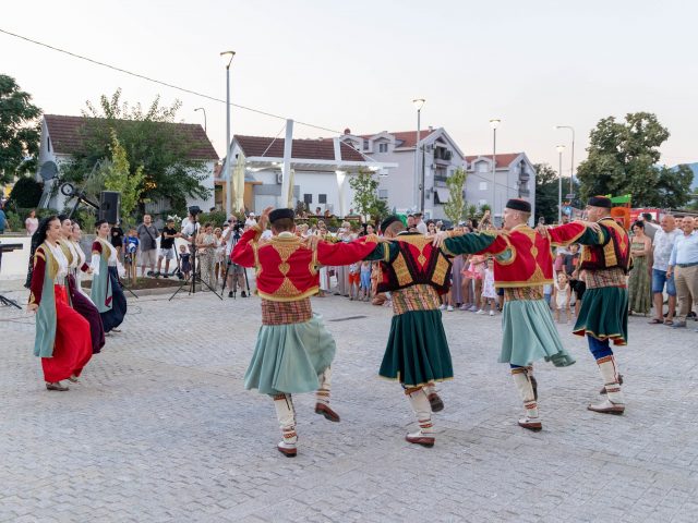 Kulturno-zabavnim programom otvoren rekonstruisani trg u Radovićima