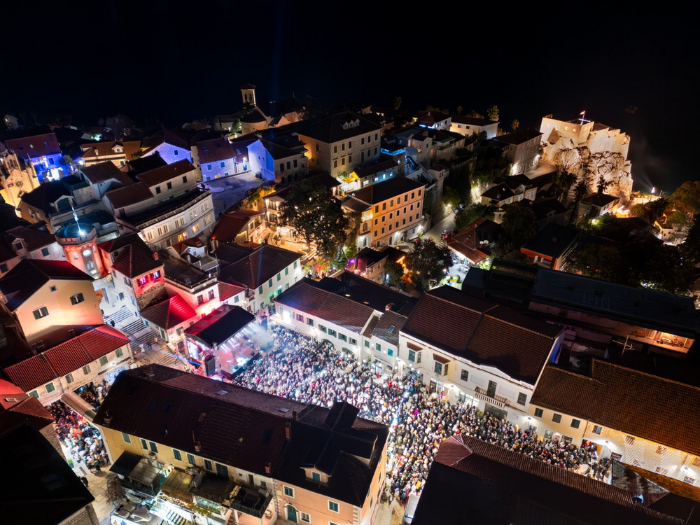 Herceg Novi najavio novogodišnji program: Za doček 2027. pet regionalnih muzičkih zvijezda