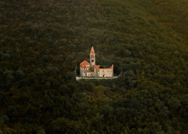 Prčanj iz drugog ugla i priča o staroj župnoj crkvi